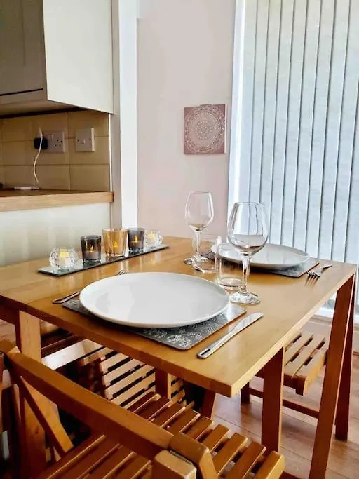 Cosy Tower Bridge Hideaway - Ground Floor Apartment London