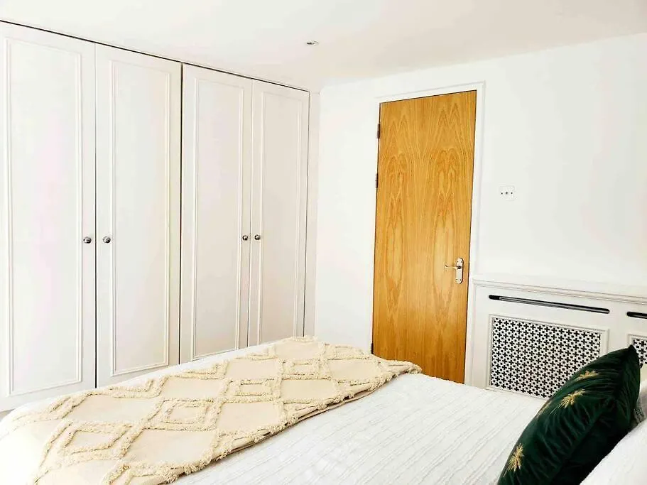 Cosy Tower Bridge Hideaway - Ground Floor Apartment London